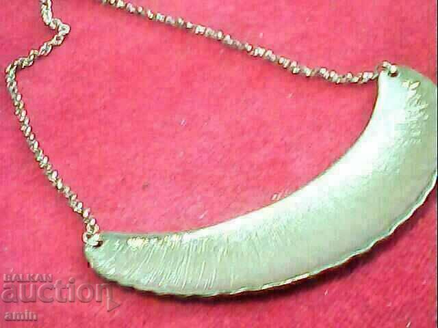 Delivery of beautiful gold plated costume necklace Delivery of beautiful gold plated costume necklace