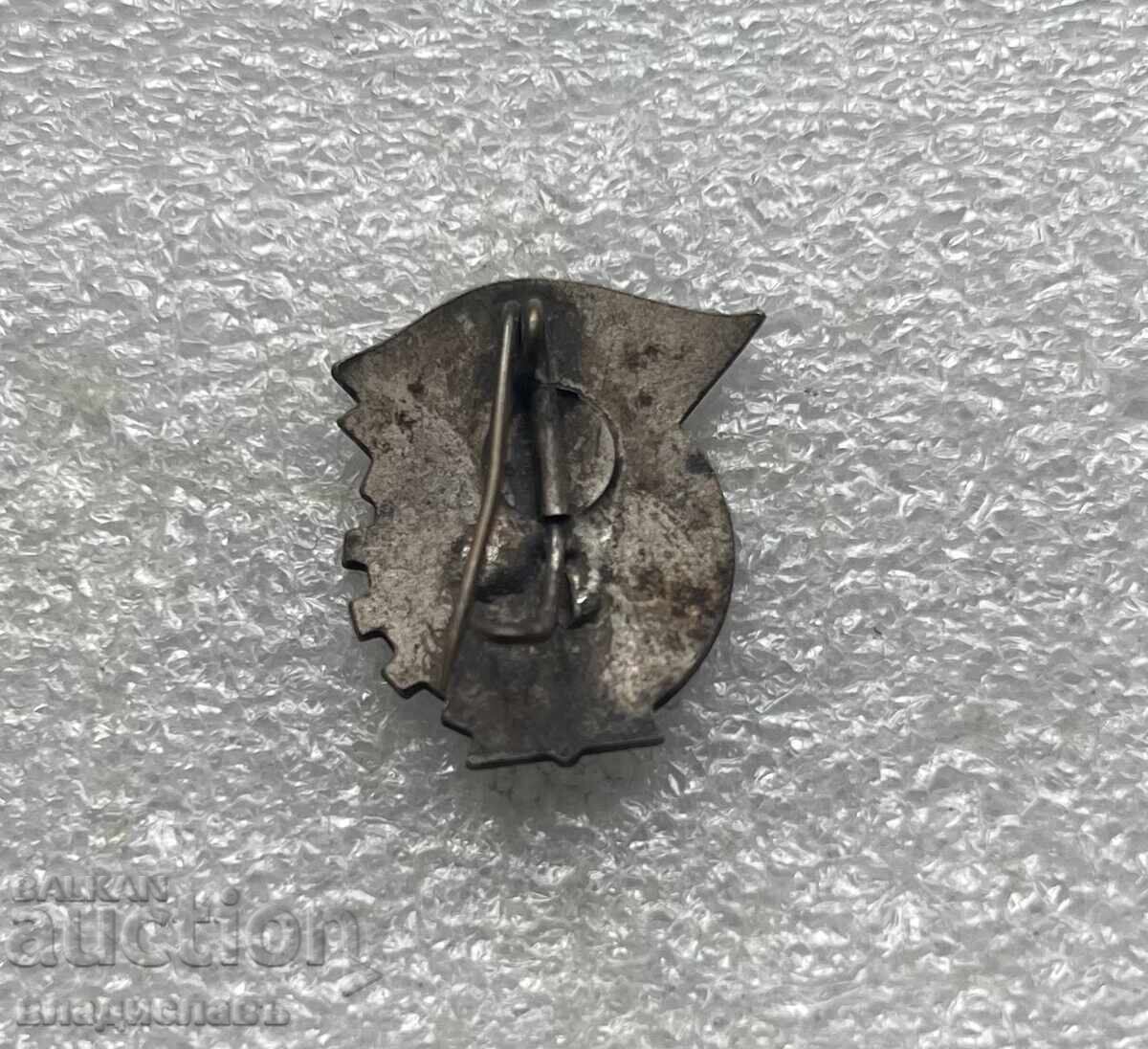 Veche insignă România CCS cu preț 9.00 BGN | € 4.60 Veche insignă România CCS cu preț 9.00 BGN | € 4.60