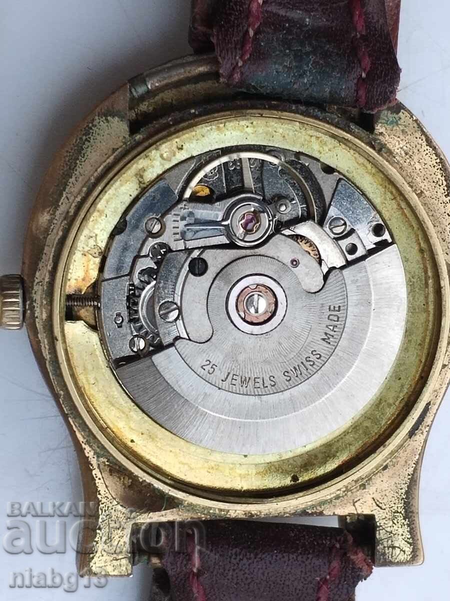 Delivery of Etienne Aigner Delivery of Etienne Aigner