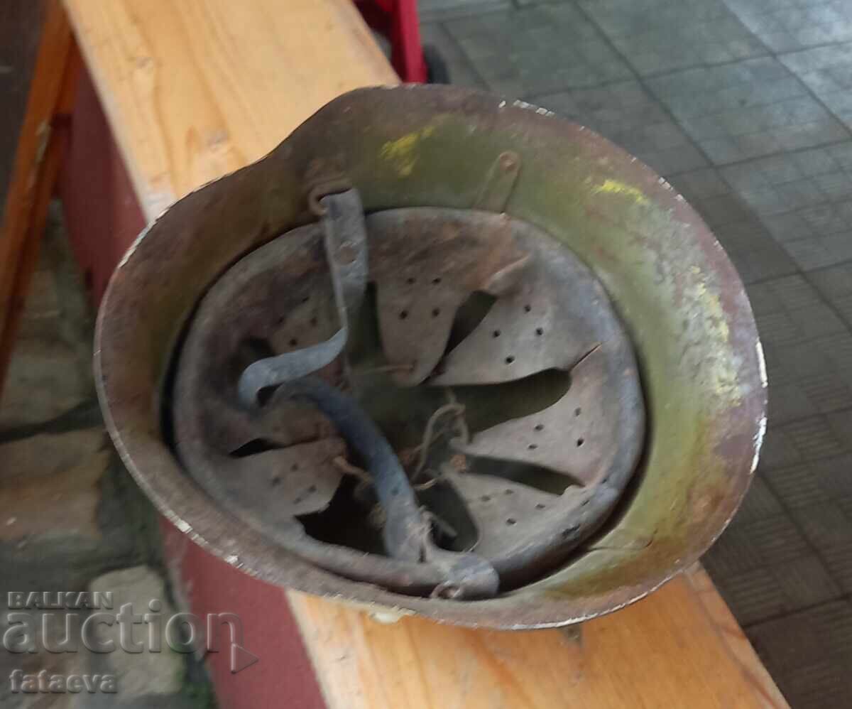 Δημοπρασία Παλιό στρατιωτικό κράνος, γερμανικού τύπου Δημοπρασία Παλιό στρατιωτικό κράνος, γερμανικού τύπου