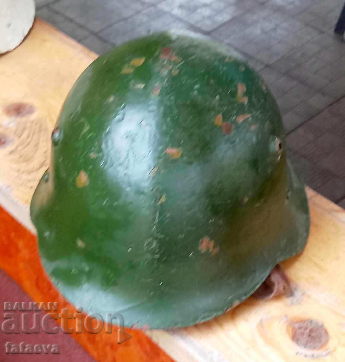 Παλιό στρατιωτικό κράνος, γερμανικού τύπου