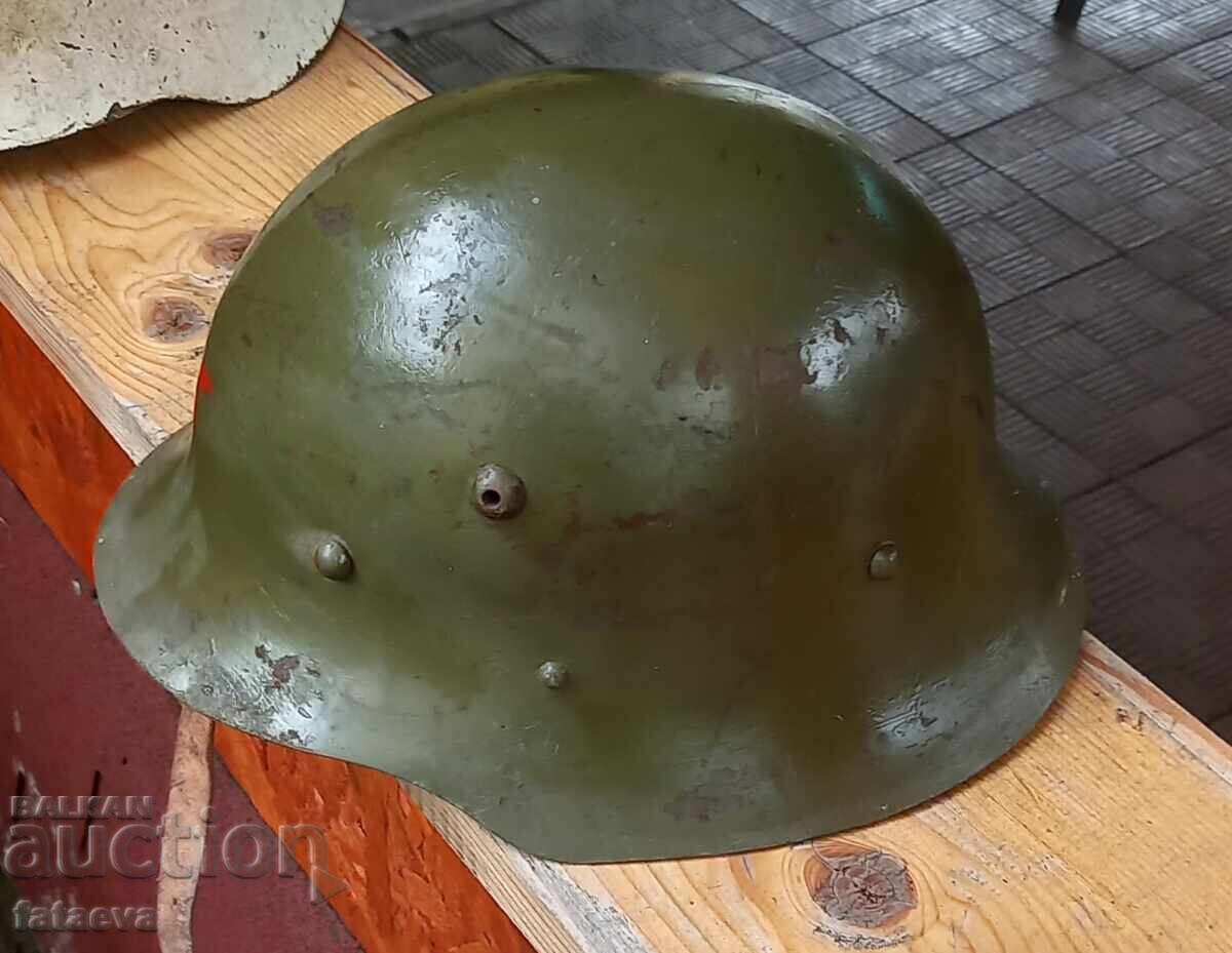 Παλιό στρατιωτικό κράνος, γερμανικού τύπου με τιμή 34.99 BGN | € 17.89 Παλιό στρατιωτικό κράνος, γερμανικού τύπου με τιμή 34.99 BGN | € 17.89