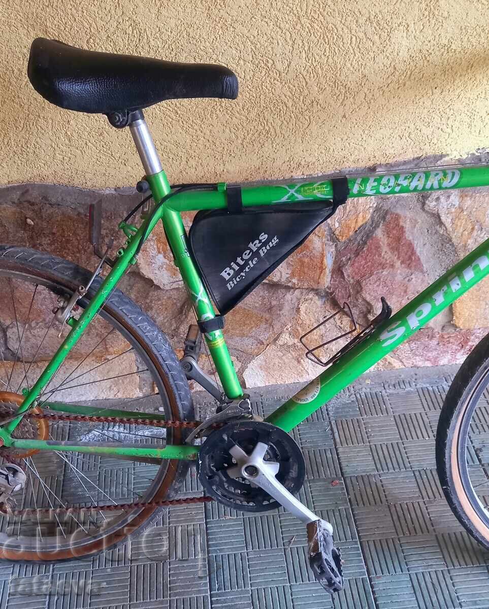 Аукцион Велосипед, колело, ръждясала верига,другото е добре. Аукцион Велосипед, колело, ръждясала верига,другото е добре.