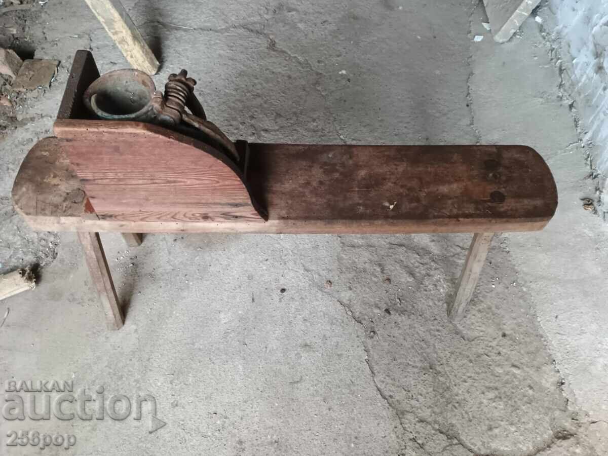 Доставка на Стара ръчна роначка за царевица Доставка на Стара ръчна роначка за царевица