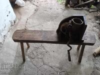 Стара ръчна роначка за царевица