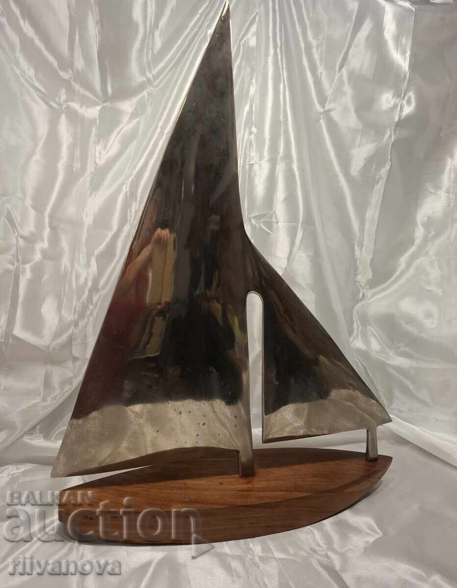 Sculptură mare Iaht Sculptură mare Iaht