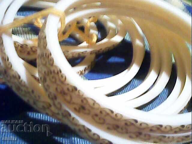 Licitație brățări frumoase Licitație brățări frumoase