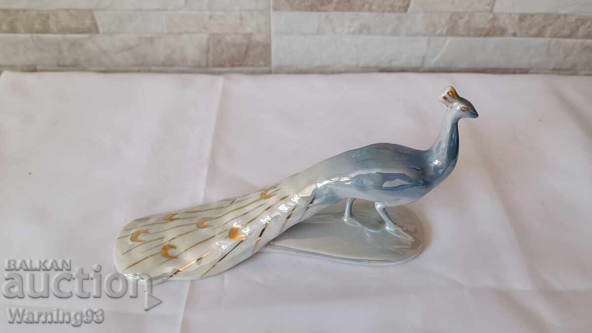 Порцеланова фигура - ПАУН - ИЗИДА - Българско производство с цена 50.00 лв. | € 25.56 Порцеланова фигура - ПАУН - ИЗИДА - Българско производство с цена 50.00 лв. | € 25.56