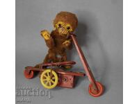 Παλιό μηχανικό μεταλλικό παιχνίδι, μοντέλο σκούτερ με μαϊμού