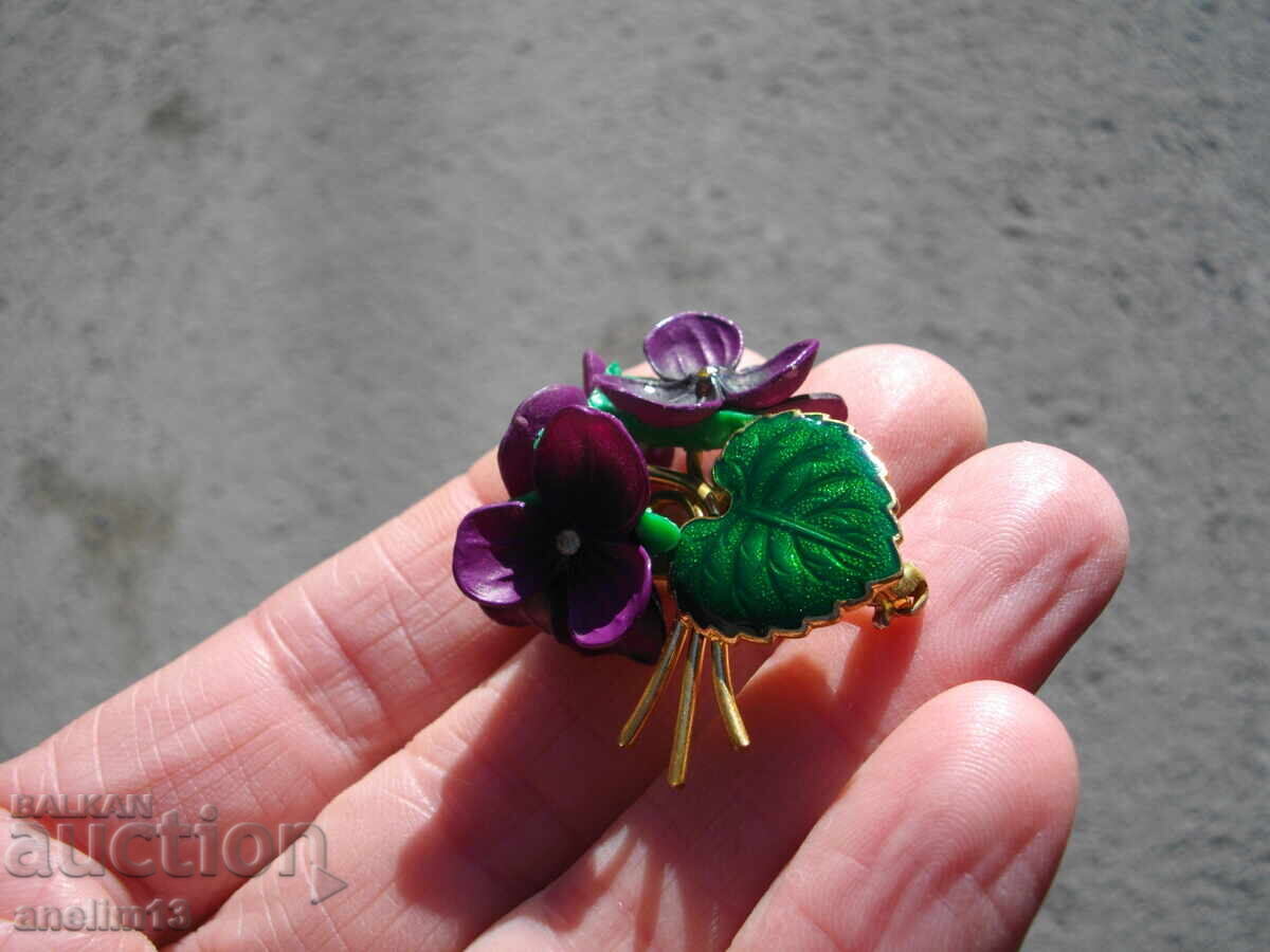 OLD GOLD-PLATED BROOCH WITH ENAMEL VIOLETS with price € 28.00 | 54.76 BGN OLD GOLD-PLATED BROOCH WITH ENAMEL VIOLETS with price € 28.00 | 54.76 BGN