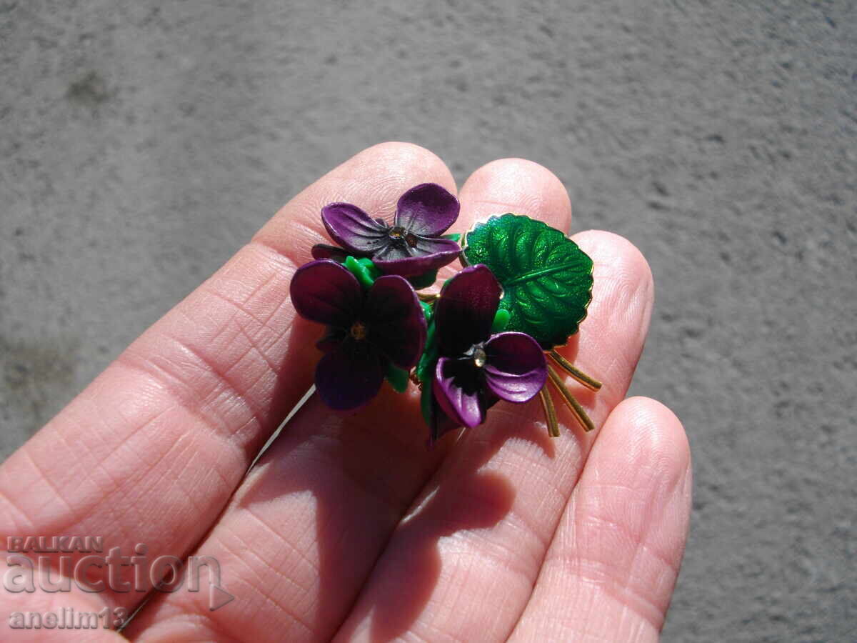 Auction OLD GOLD-PLATED BROOCH WITH ENAMEL VIOLETS Auction OLD GOLD-PLATED BROOCH WITH ENAMEL VIOLETS