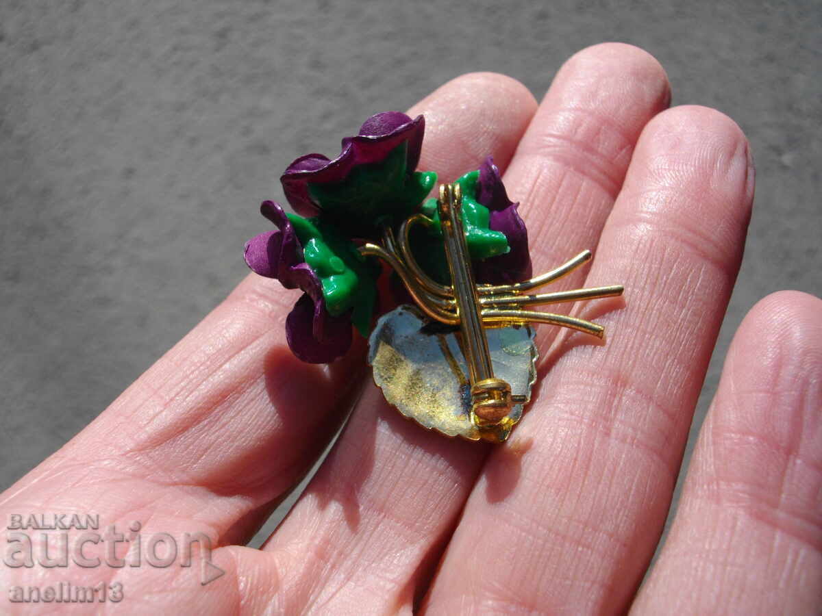 OLD GOLD-PLATED BROOCH WITH ENAMEL VIOLETS - 5 OLD GOLD-PLATED BROOCH WITH ENAMEL VIOLETS - 5