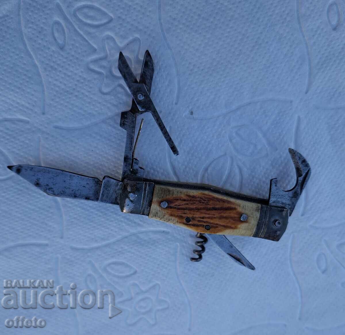 Un vechi cuțit de buzunar cu preț € 5.11 | 9.99 BGN Un vechi cuțit de buzunar cu preț € 5.11 | 9.99 BGN