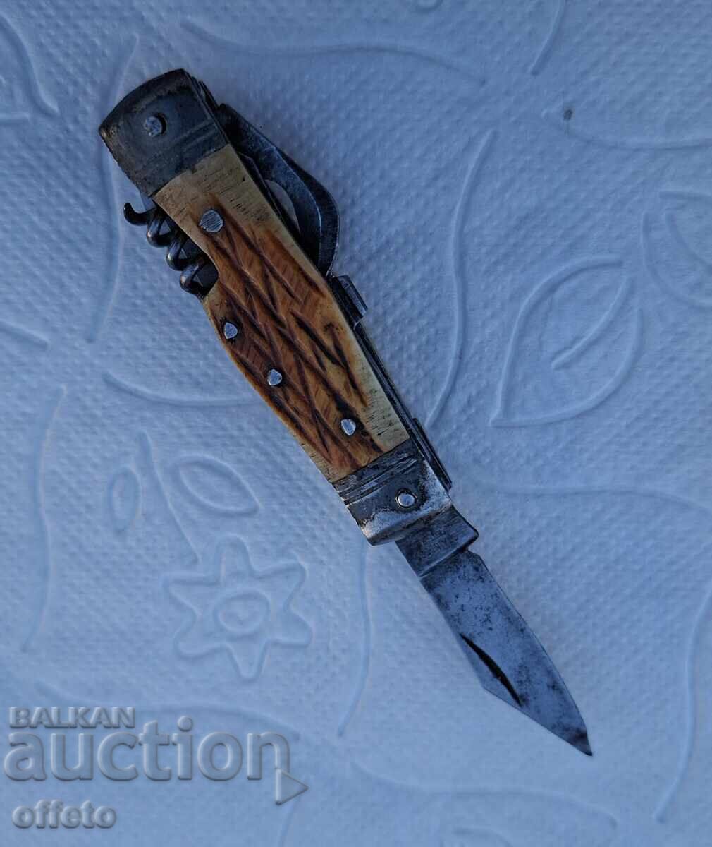 Livrarea Un vechi cuțit de buzunar Livrarea Un vechi cuțit de buzunar