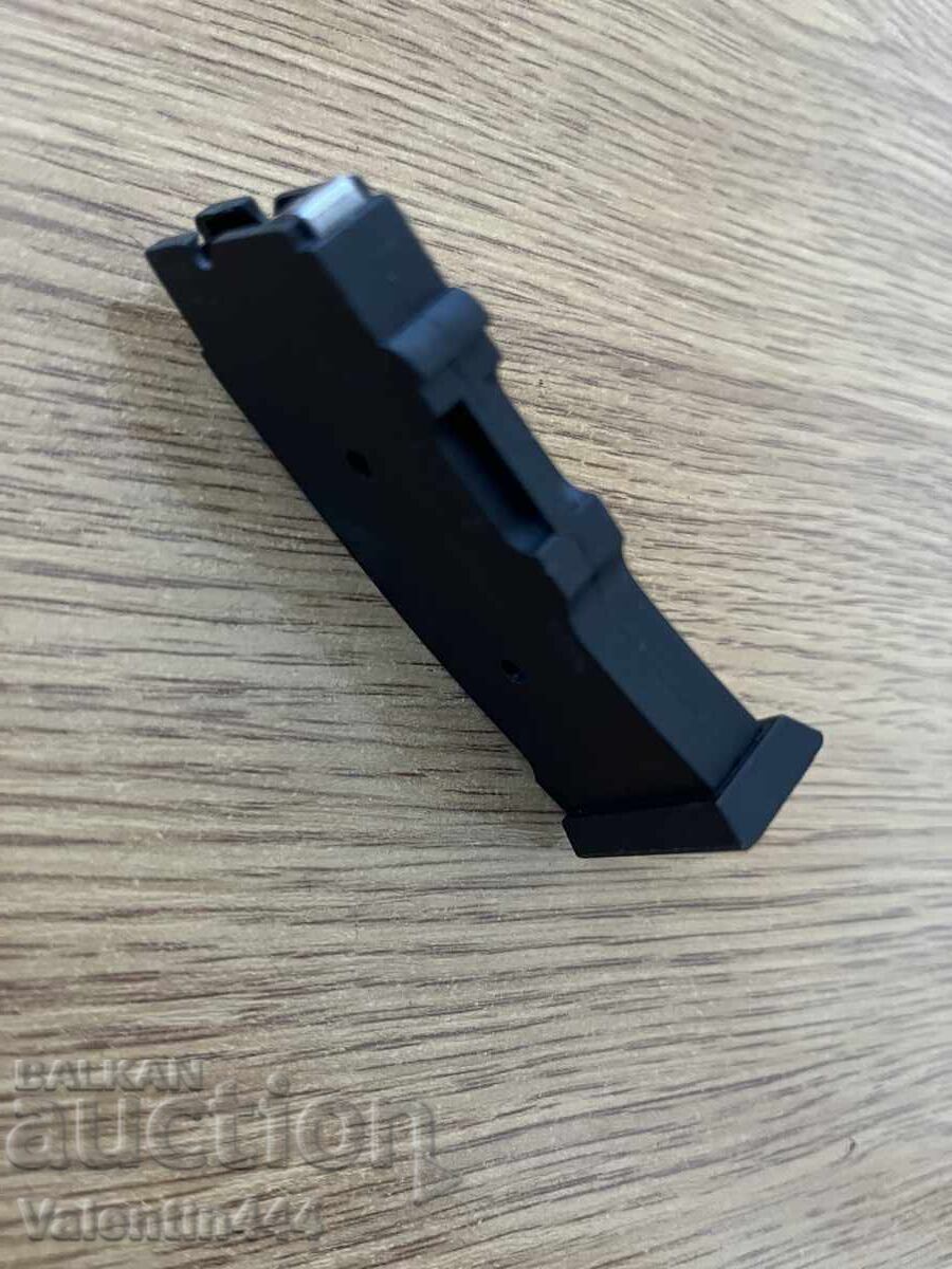 Пълнител за карабина "БЪРНО - 1" и "БЪРНО - 2", кал. 22LR - 6 Пълнител за карабина "БЪРНО - 1" и "БЪРНО - 2", кал. 22LR - 6