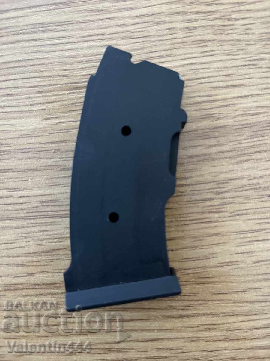 Пълнител за карабина "БЪРНО - 1" и "БЪРНО - 2", кал. 22LR Пълнител за карабина "БЪРНО - 1" и "БЪРНО - 2", кал. 22LR