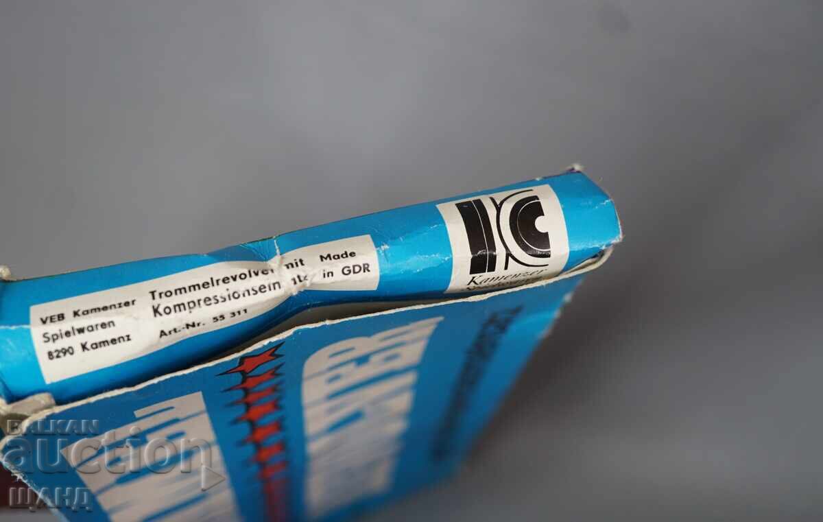 Παλιό γερμανικό πλαστικό παιχνίδι μοντέλο ρεβόλβερ με κουτί με τιμή 10.35 BGN | € 5.29 Παλιό γερμανικό πλαστικό παιχνίδι μοντέλο ρεβόλβερ με κουτί με τιμή 10.35 BGN | € 5.29