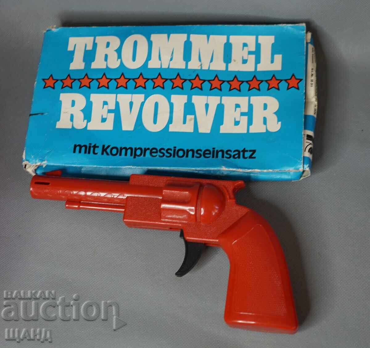 Παλιό γερμανικό πλαστικό παιχνίδι μοντέλο ρεβόλβερ με κουτί Παλιό γερμανικό πλαστικό παιχνίδι μοντέλο ρεβόλβερ με κουτί