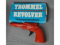 Παλιό γερμανικό πλαστικό παιχνίδι μοντέλο ρεβόλβερ με κουτί