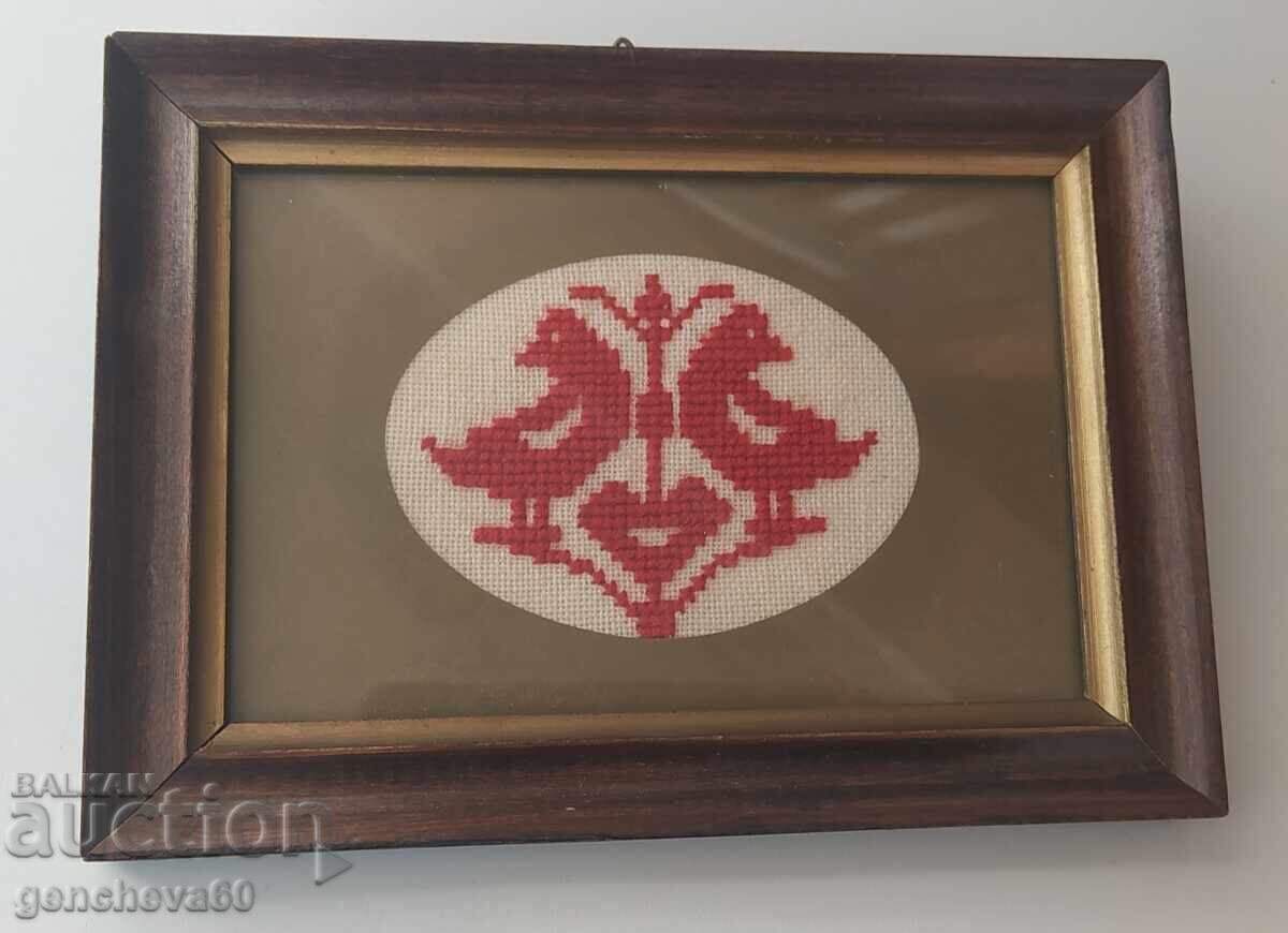 Licitație Broderie bulgărească înrămată „Pui” Licitație Broderie bulgărească înrămată „Pui”