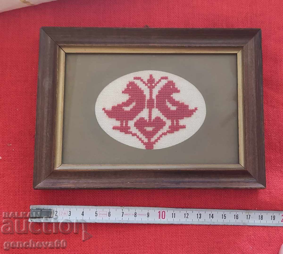 Broderie bulgărească înrămată „Pui” Broderie bulgărească înrămată „Pui”