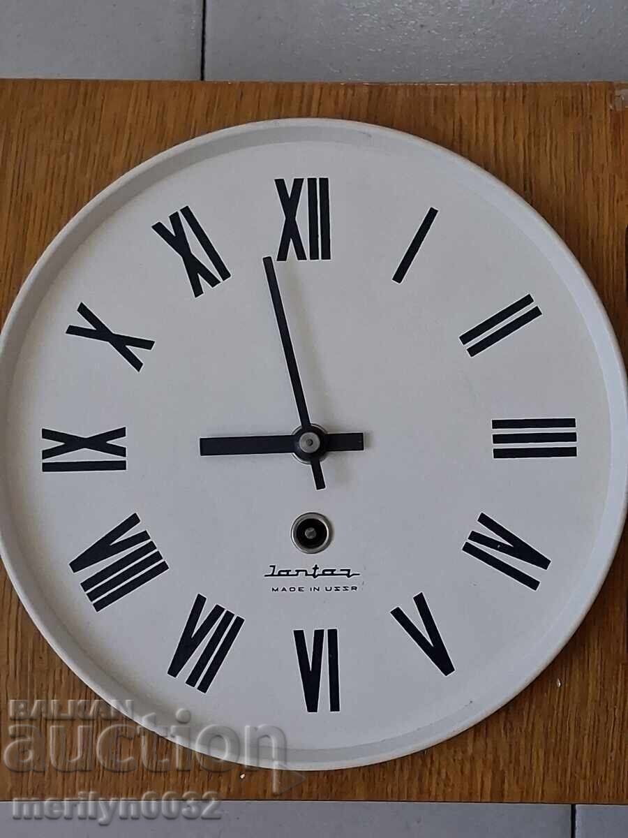 Стенен часовник "ЯНТАР" - СССР с цена 45.00 лв. | € 23.01 Стенен часовник "ЯНТАР" - СССР с цена 45.00 лв. | € 23.01