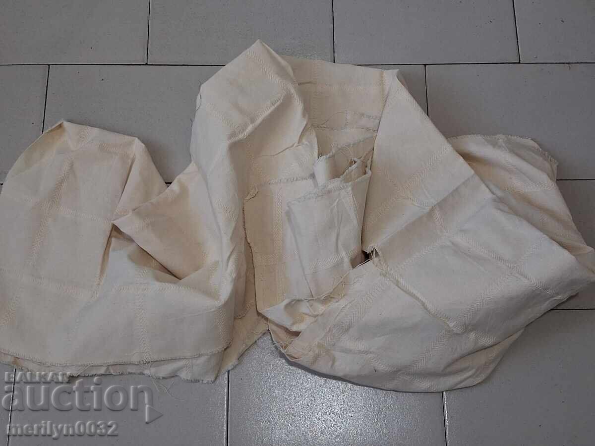 Țesătură albă țesută manual, rulou, pentru zestre, lățime dublă cu preț 68.00 BGN | € 34.77 Țesătură albă țesută manual, rulou, pentru zestre, lățime dublă cu preț 68.00 BGN | € 34.77