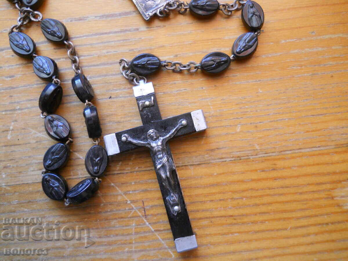 Rozariu catolic cu cruce cu apă sfințită - Franța cu preț € 33.30 | 65.13 BGN Rozariu catolic cu cruce cu apă sfințită - Franța cu preț € 33.30 | 65.13 BGN