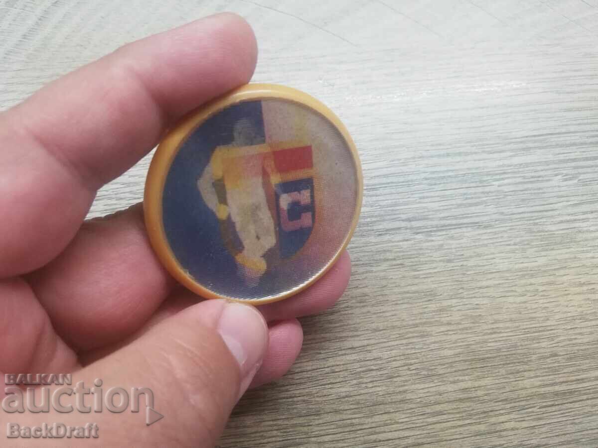 Стара Соц Стерео Футболна значка ФК Левски Спартак София с цена 99.00 лв. | € 50.62 Стара Соц Стерео Футболна значка ФК Левски Спартак София с цена 99.00 лв. | € 50.62