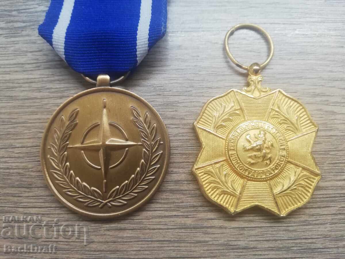 Δημοπρασία Lot ot voenni medali na NATO ot bivsha Yugoslaviya i orden, znak Belgiya Δημοπρασία Lot ot voenni medali na NATO ot bivsha Yugoslaviya i orden, znak Belgiya