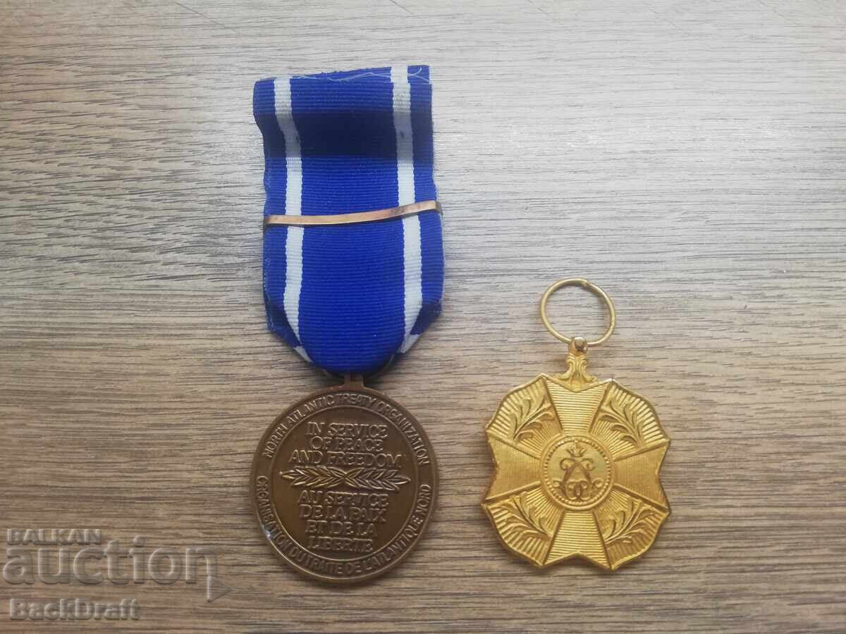 Παράδοση Lot ot voenni medali na NATO ot bivsha Yugoslaviya i orden, znak Belgiya Παράδοση Lot ot voenni medali na NATO ot bivsha Yugoslaviya i orden, znak Belgiya