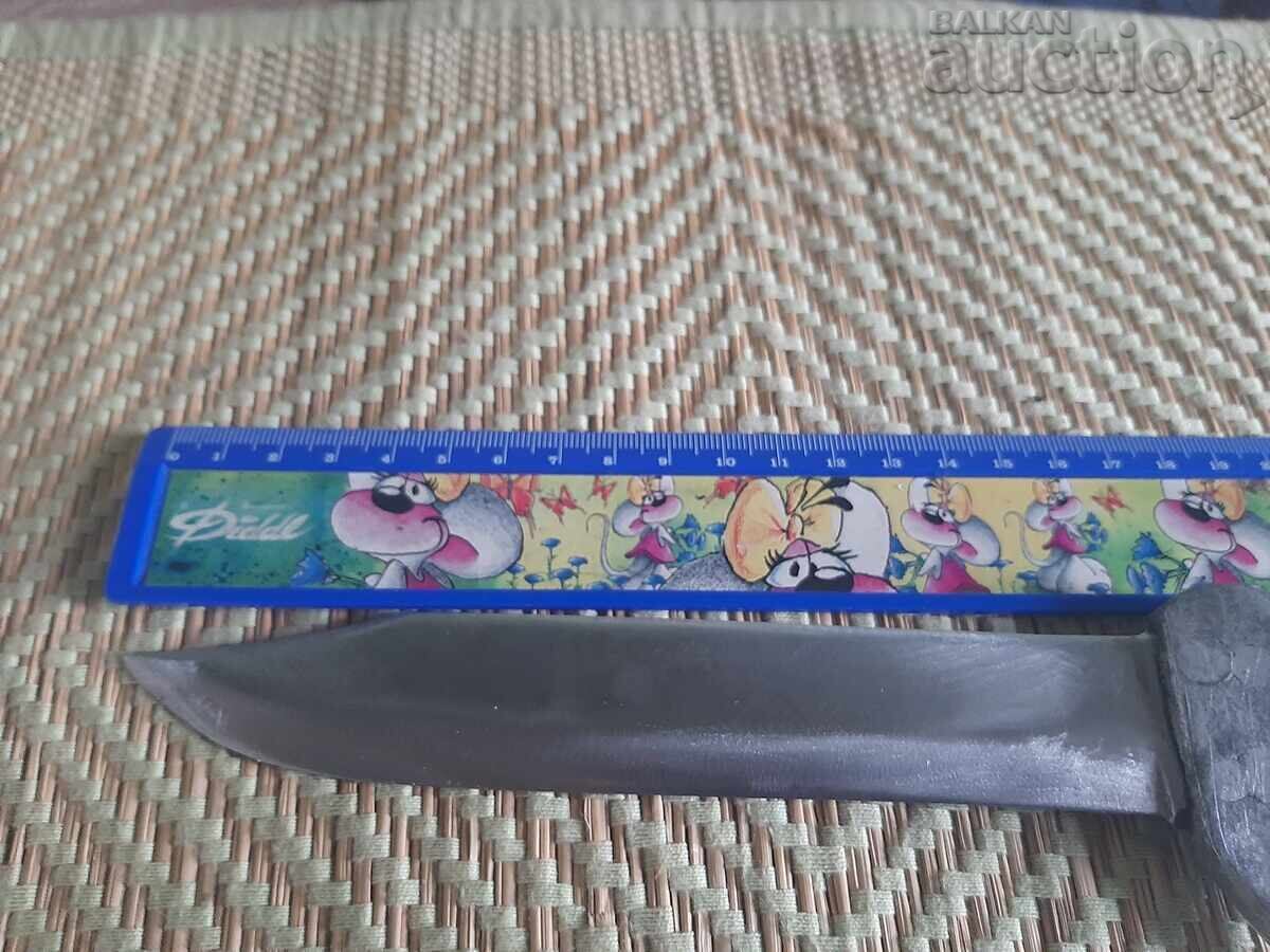 Метален масивен нож с цена € 20.45 | 40.00 лв.