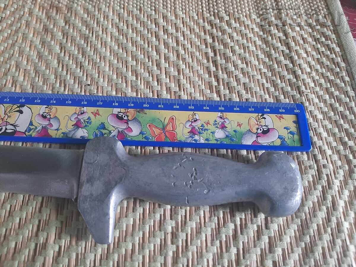 Аукцион Метален масивен нож