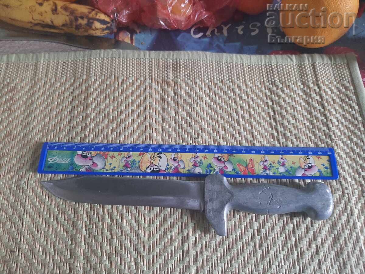 Метален масивен нож