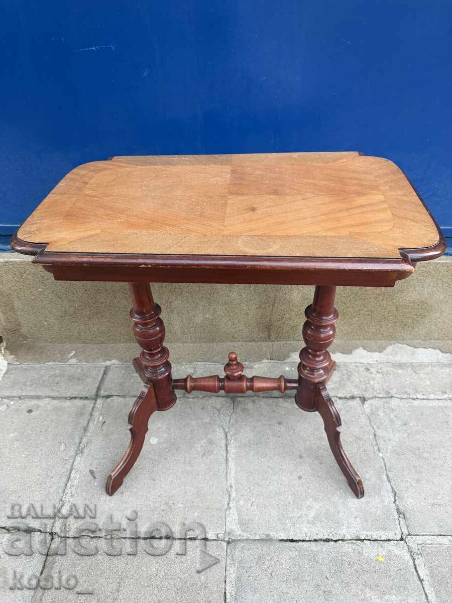 Старинна помощна масичка Старинна помощна масичка