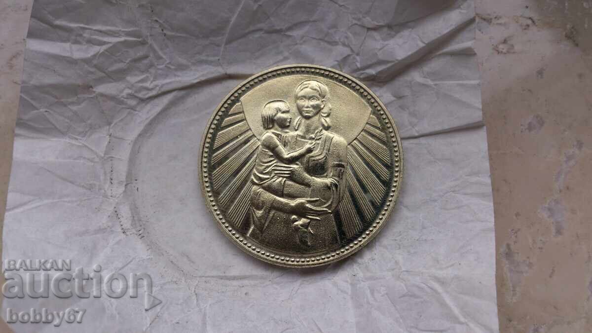 Auction  Uncirculated 2 Leva coin 1981 "Mother and Child" - UNC