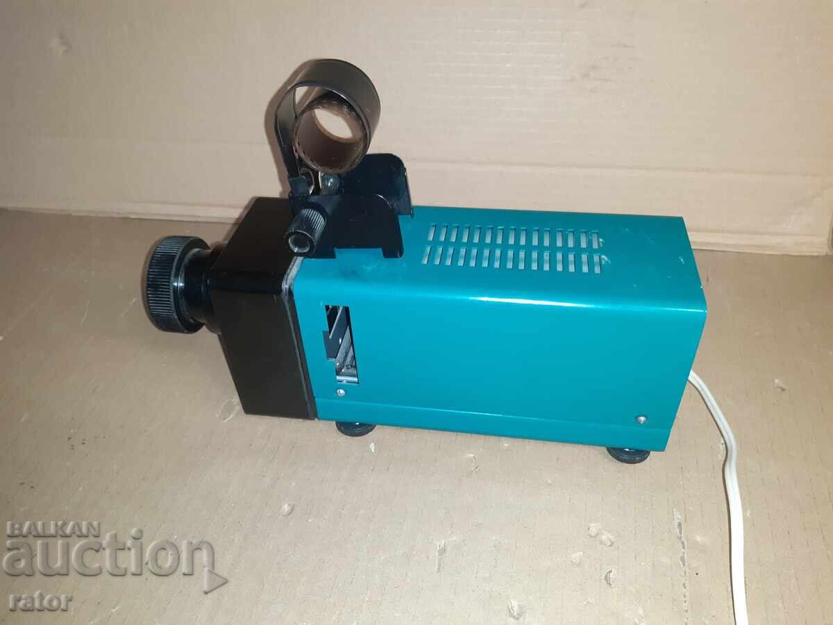 Vechi proiector de diapozitive pentru filme și diapozitive SSSR - 5 Vechi proiector de diapozitive pentru filme și diapozitive SSSR - 5