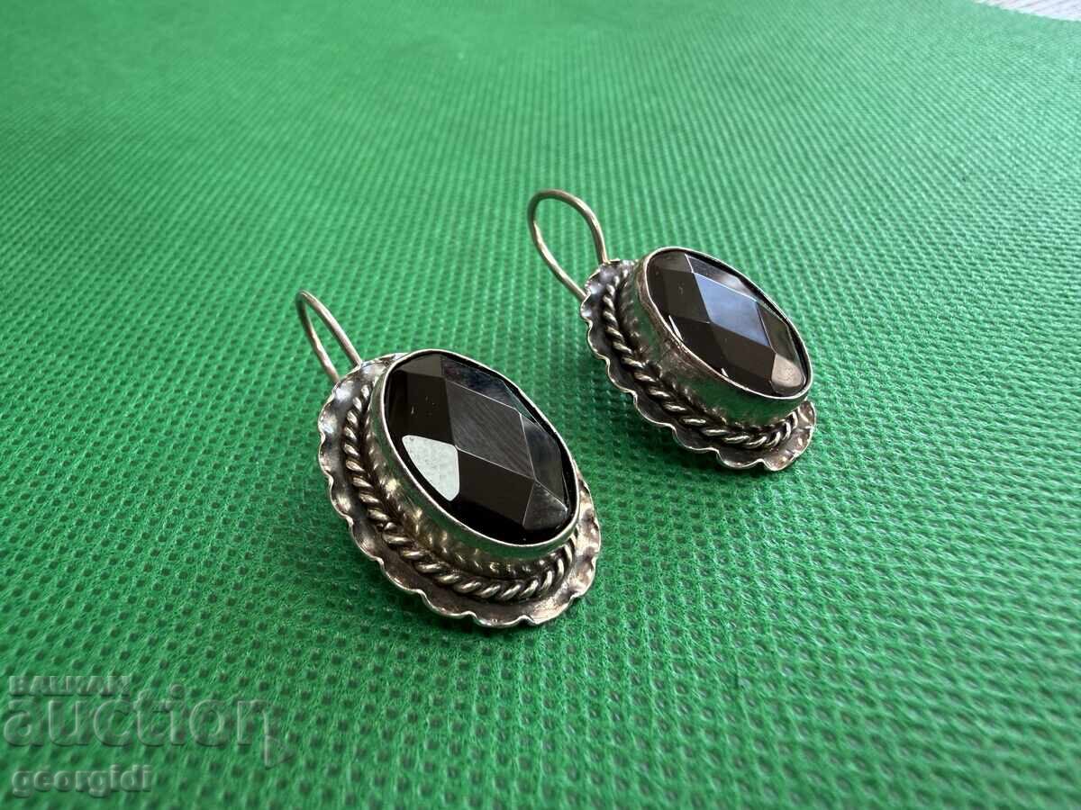 Χειροποίητα ασημένια σκουλαρίκια με μαύρο όνυχα. №7717 με τιμή 155.00 BGN | € 79.25 Χειροποίητα ασημένια σκουλαρίκια με μαύρο όνυχα. №7717 με τιμή 155.00 BGN | € 79.25