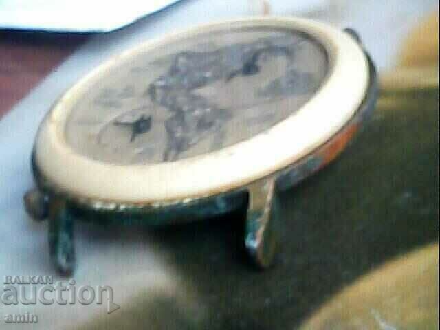 παλιό απολίθωμα 4 θέσεων με τιμή 15.00 BGN | € 7.67 παλιό απολίθωμα 4 θέσεων με τιμή 15.00 BGN | € 7.67