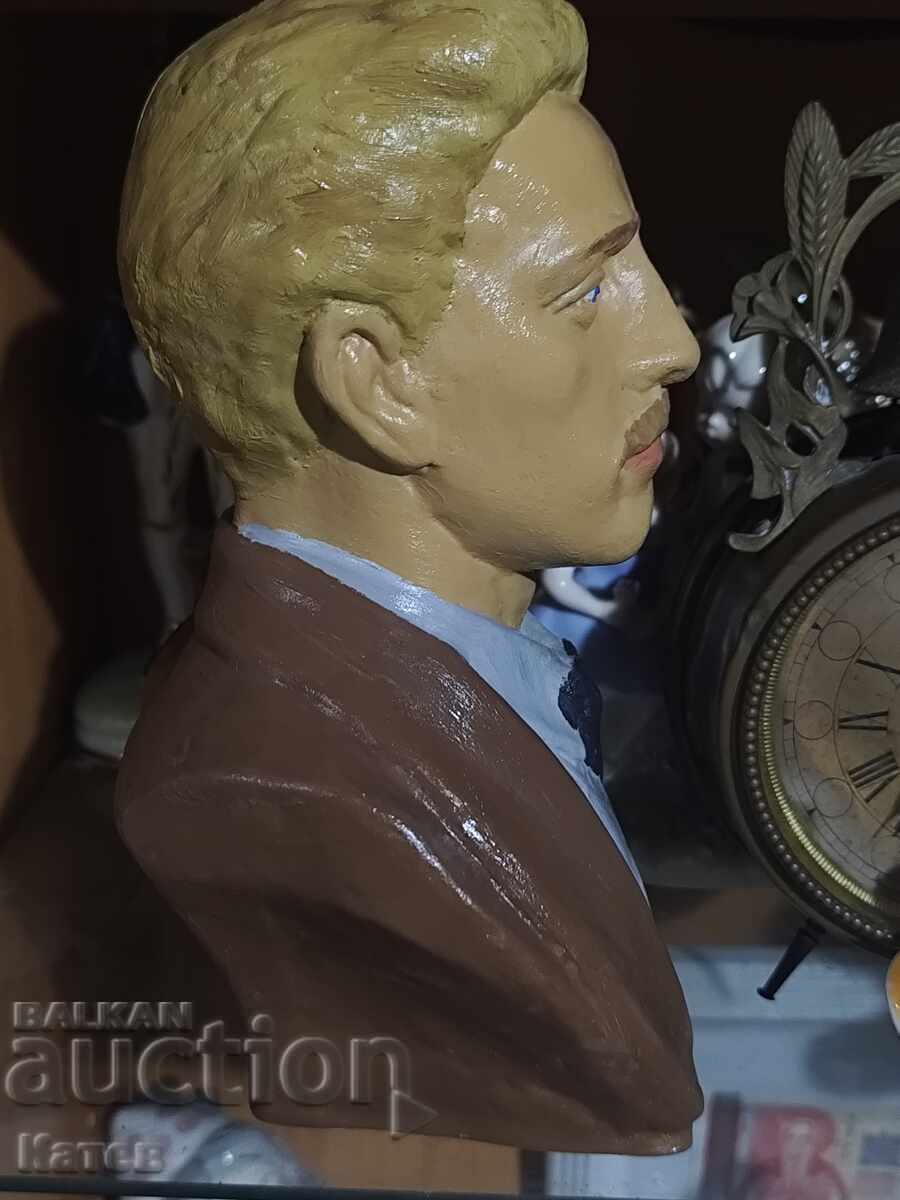 Licitație Bust din porțelan al lui Vasil Levski Licitație Bust din porțelan al lui Vasil Levski