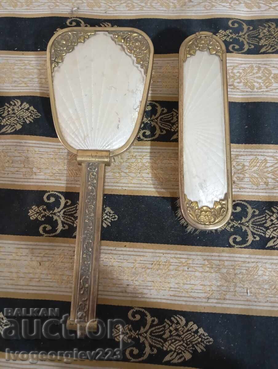 Αντίκα βούρτσα μαλλιών και βούρτσα ρούχων Αντίκα βούρτσα μαλλιών και βούρτσα ρούχων