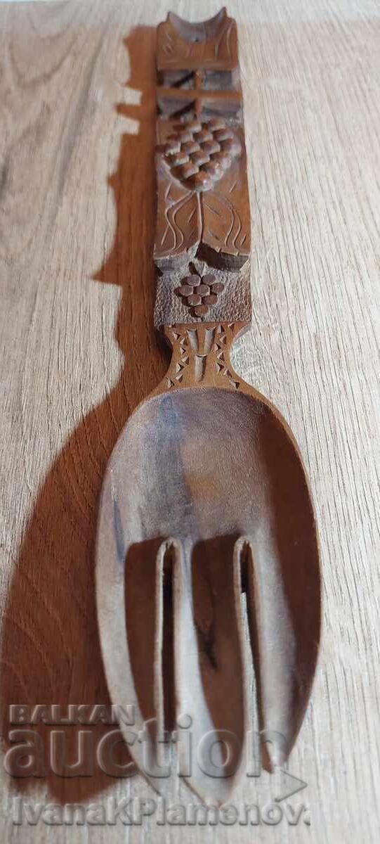 Sculptură în lemn pentru cunoscători cu preț 16.00 BGN | € 8.18 Sculptură în lemn pentru cunoscători cu preț 16.00 BGN | € 8.18