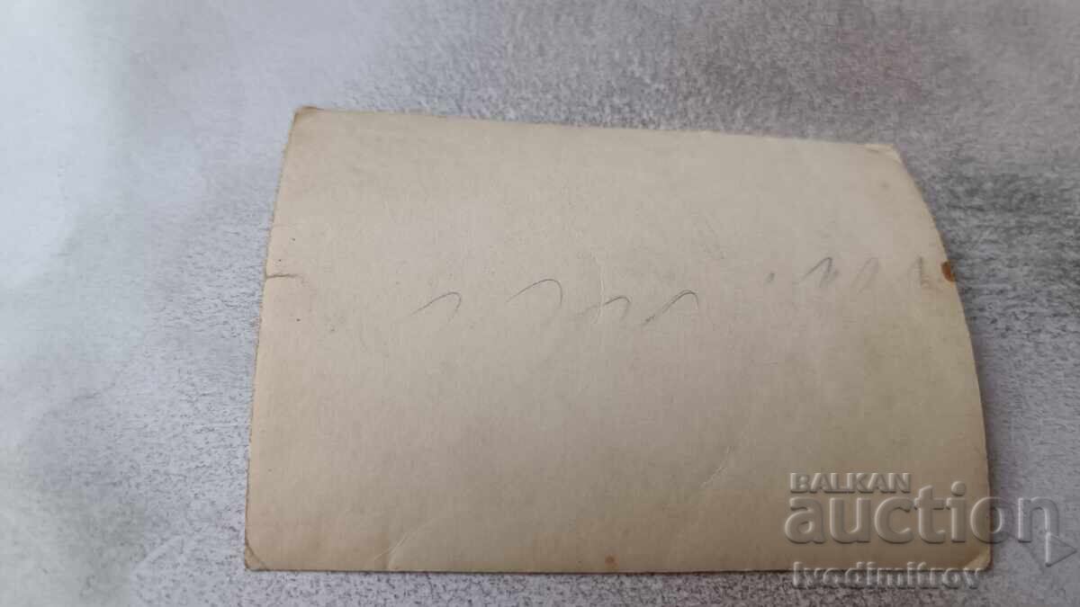 Снимка Мъже и жени с каруци през зимата с цена 1.85 лв. | € 0.95 Снимка Мъже и жени с каруци през зимата с цена 1.85 лв. | € 0.95