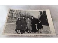 Snimka Sofiya Mŭzhe zheni i momiche na ulitsata 1958