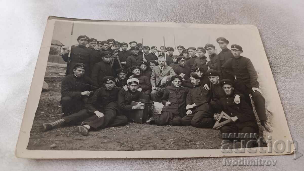 С-ка София Ученици от 6 в землемерски клас с учителя си 1929 С-ка София Ученици от 6 в землемерски клас с учителя си 1929
