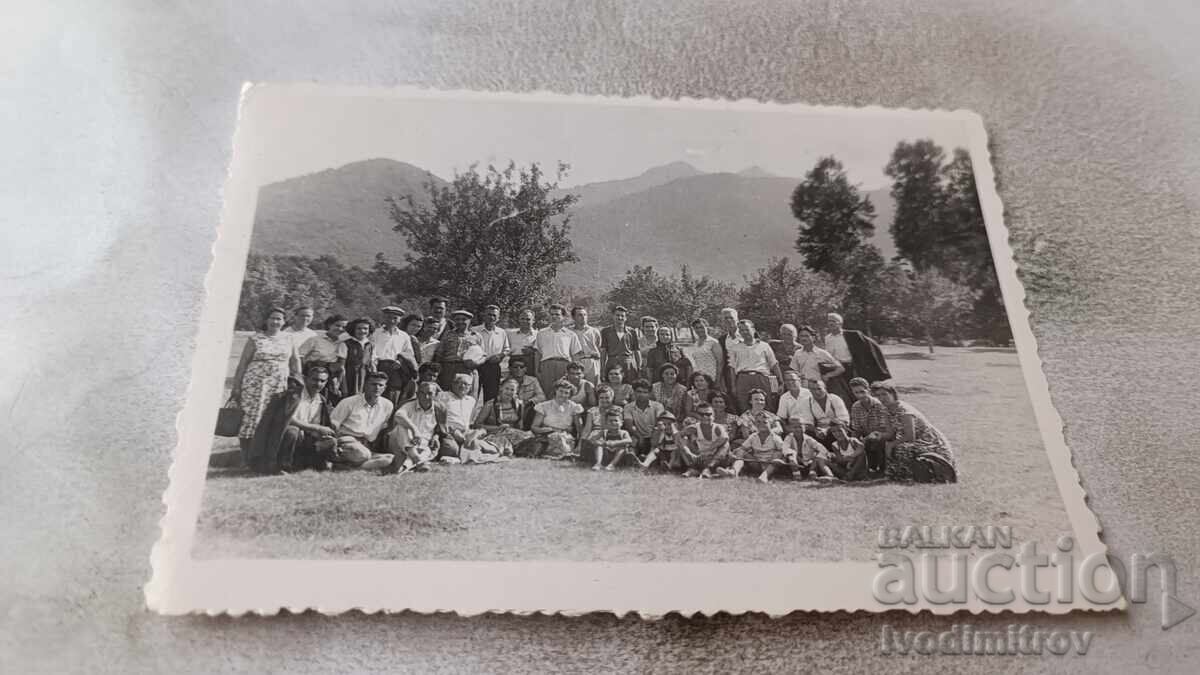 Снимка Мъже жени и деца при Клисурския манастир 1958 Снимка Мъже жени и деца при Клисурския манастир 1958