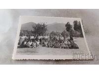 Снимка Мъже жени и деца при Клисурския манастир 1958