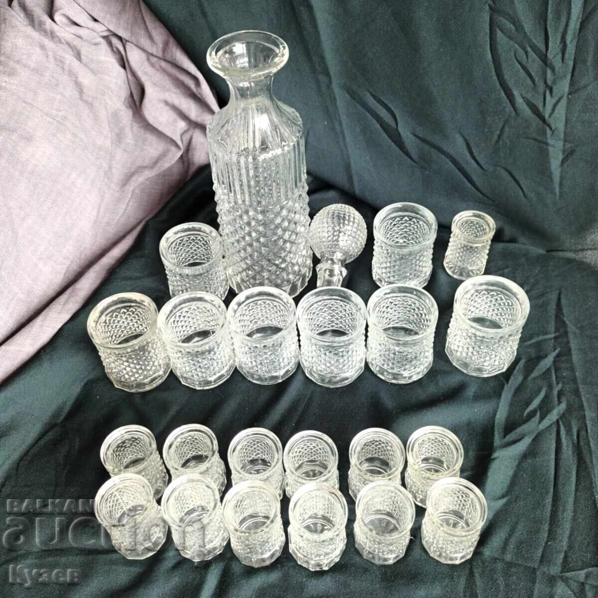 Σερβίς για ρακή με καράφα vintage κρυστάλλινο γυαλί με τιμή 30.00 BGN | € 15.34 Σερβίς για ρακή με καράφα vintage κρυστάλλινο γυαλί με τιμή 30.00 BGN | € 15.34