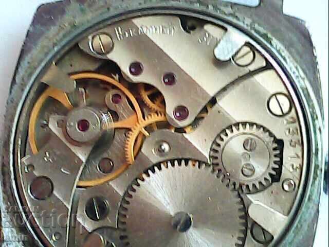 Δημοπρασία 2 τμχ παλιά ρωσικά ρολόγια, λειτουργούν άψογα Δημοπρασία 2 τμχ παλιά ρωσικά ρολόγια, λειτουργούν άψογα