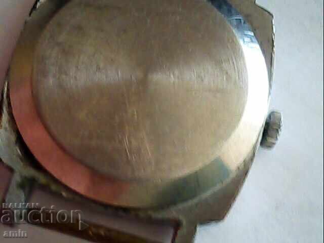 Παράδοση 2 τμχ παλιά ρωσικά ρολόγια, λειτουργούν άψογα Παράδοση 2 τμχ παλιά ρωσικά ρολόγια, λειτουργούν άψογα